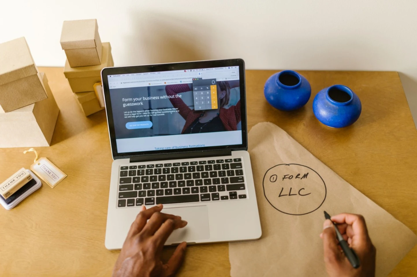 Doanh nghiệp mới nên làm landing page hay website đầy đủ?